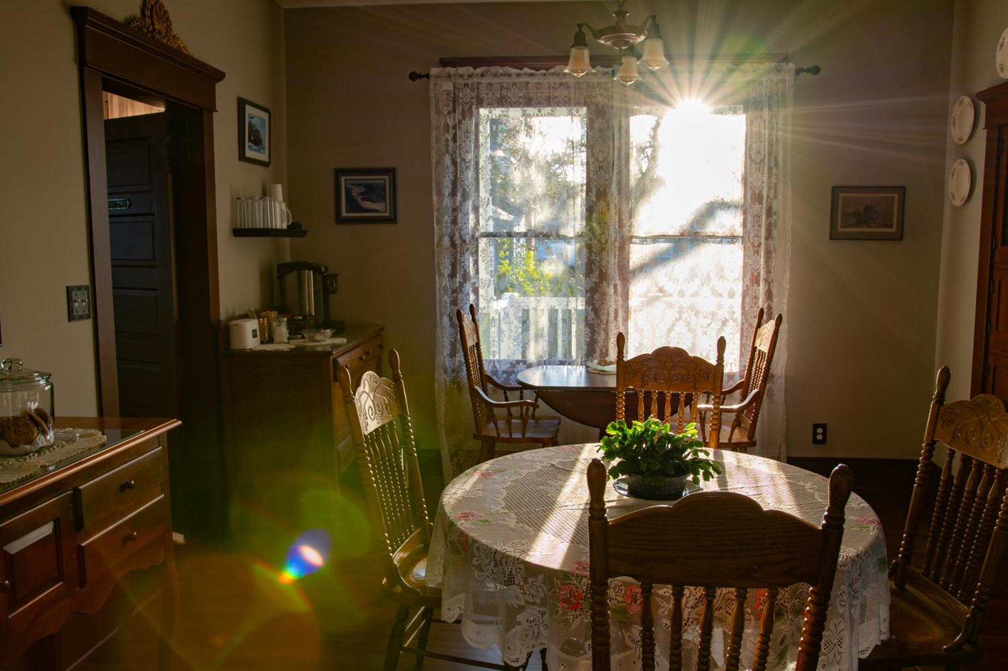 The Pearl Inn Bed And Breakfast Ilwaco Екстер'єр фото