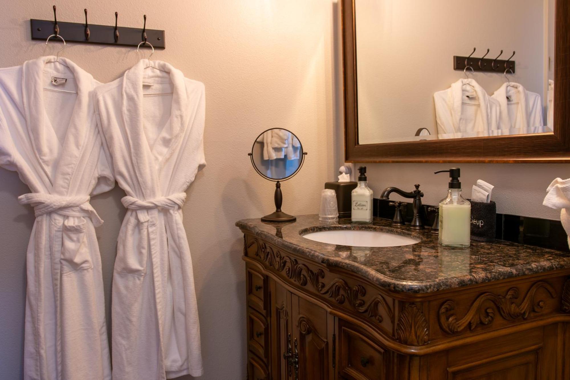 The Pearl Inn Bed And Breakfast Ilwaco Екстер'єр фото